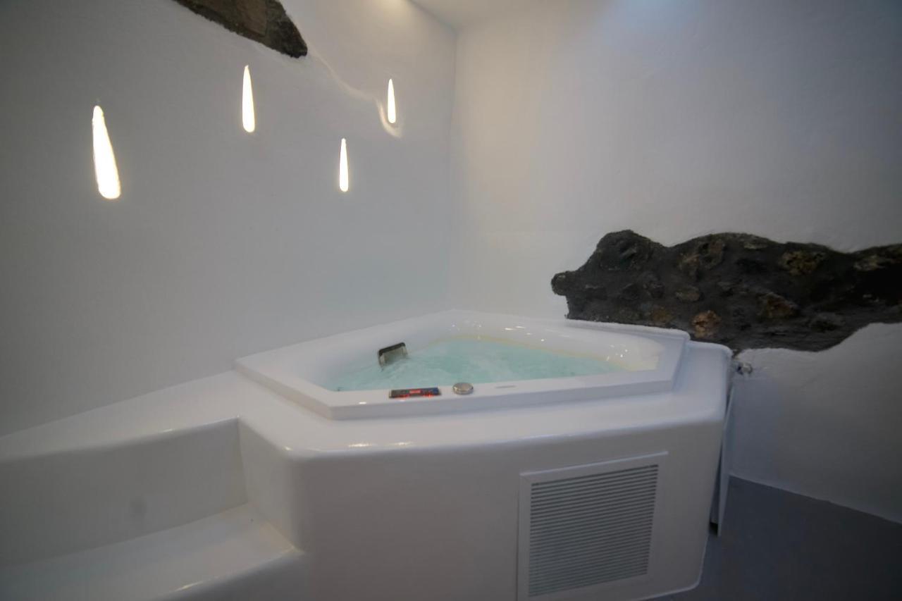 Eternity Suites Santorini Фира Екстериор снимка