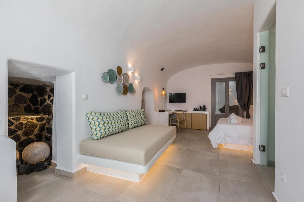 Eternity Suites Santorini Фира Екстериор снимка