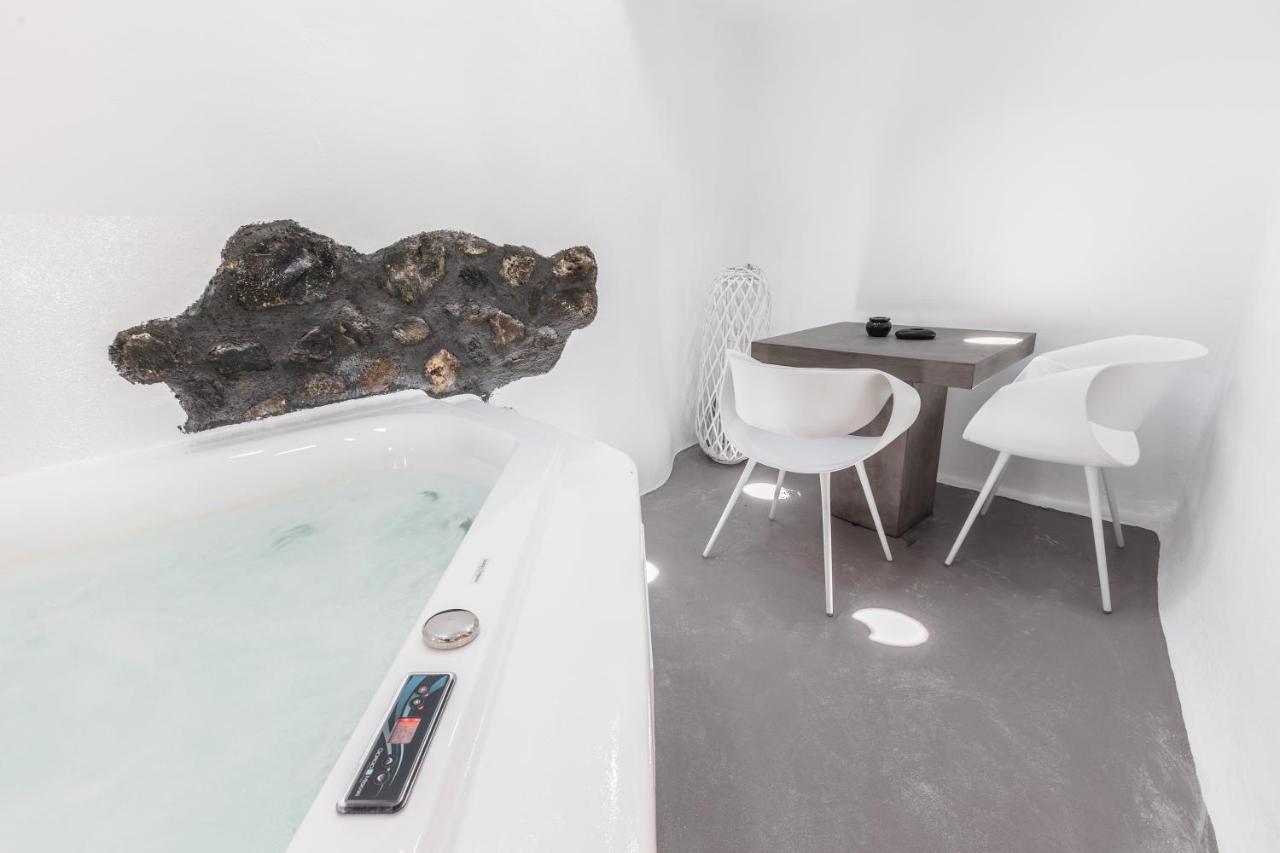 Eternity Suites Santorini Фира Екстериор снимка