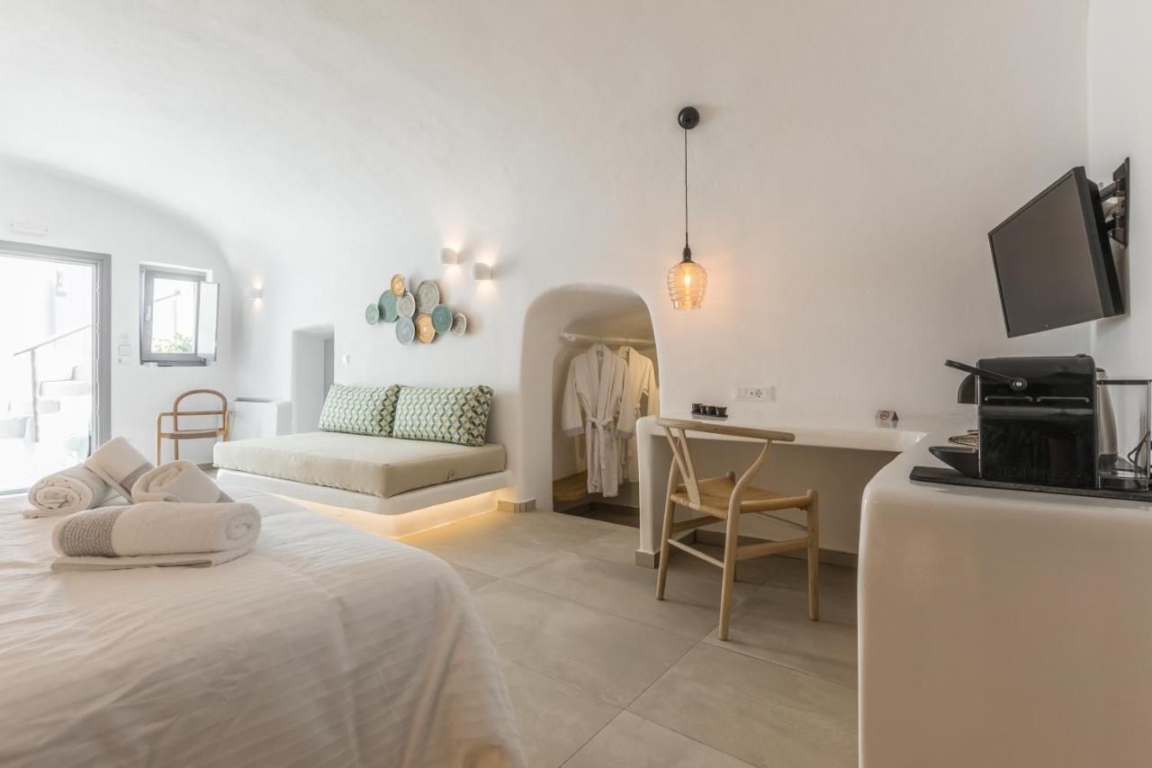 Eternity Suites Santorini Фира Екстериор снимка