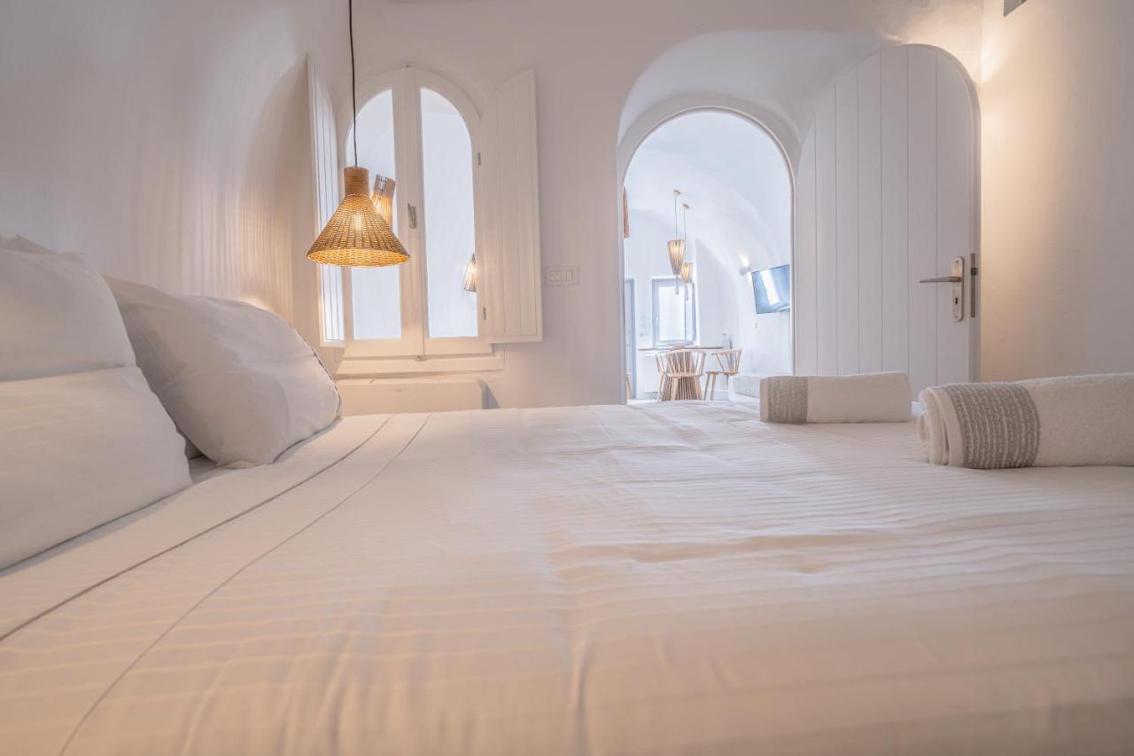 Eternity Suites Santorini Фира Екстериор снимка