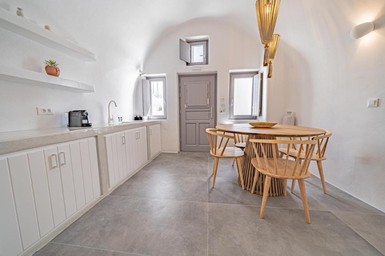 Eternity Suites Santorini Фира Екстериор снимка
