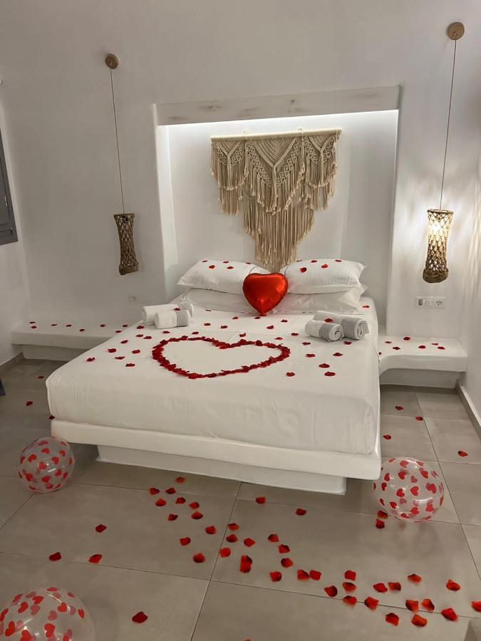Eternity Suites Santorini Фира Екстериор снимка